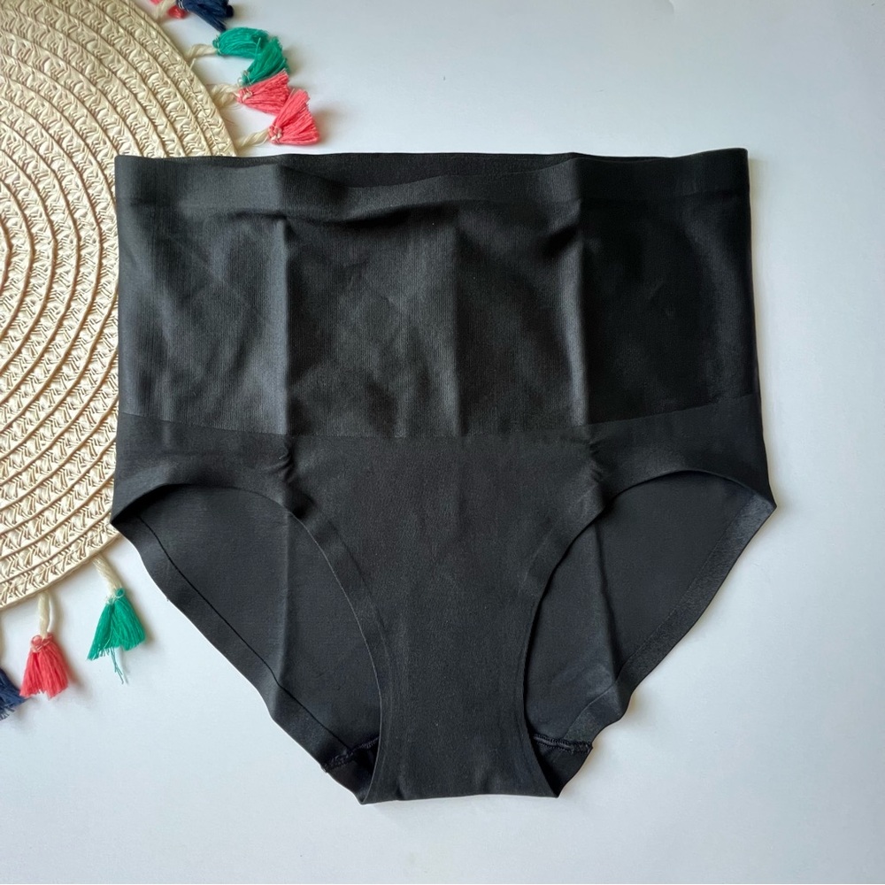 Victoria's Secret Smoothing Shimmer Brief Panty Black Medium NEW